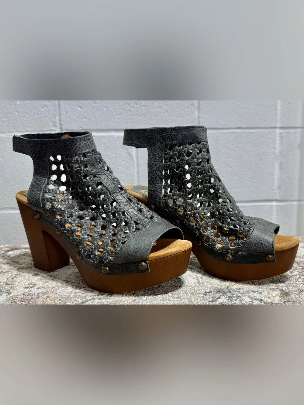 Sbicca Black Woven Platform Sandals with Wood-Look Heel